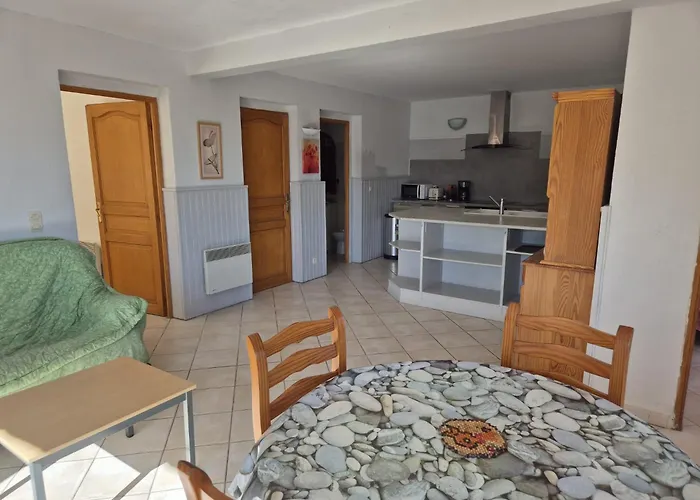 Face A La , Recent Equipe Apartment *